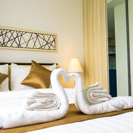 Azalea Suites Cikarang By Jayakarta Group Exteriör bild