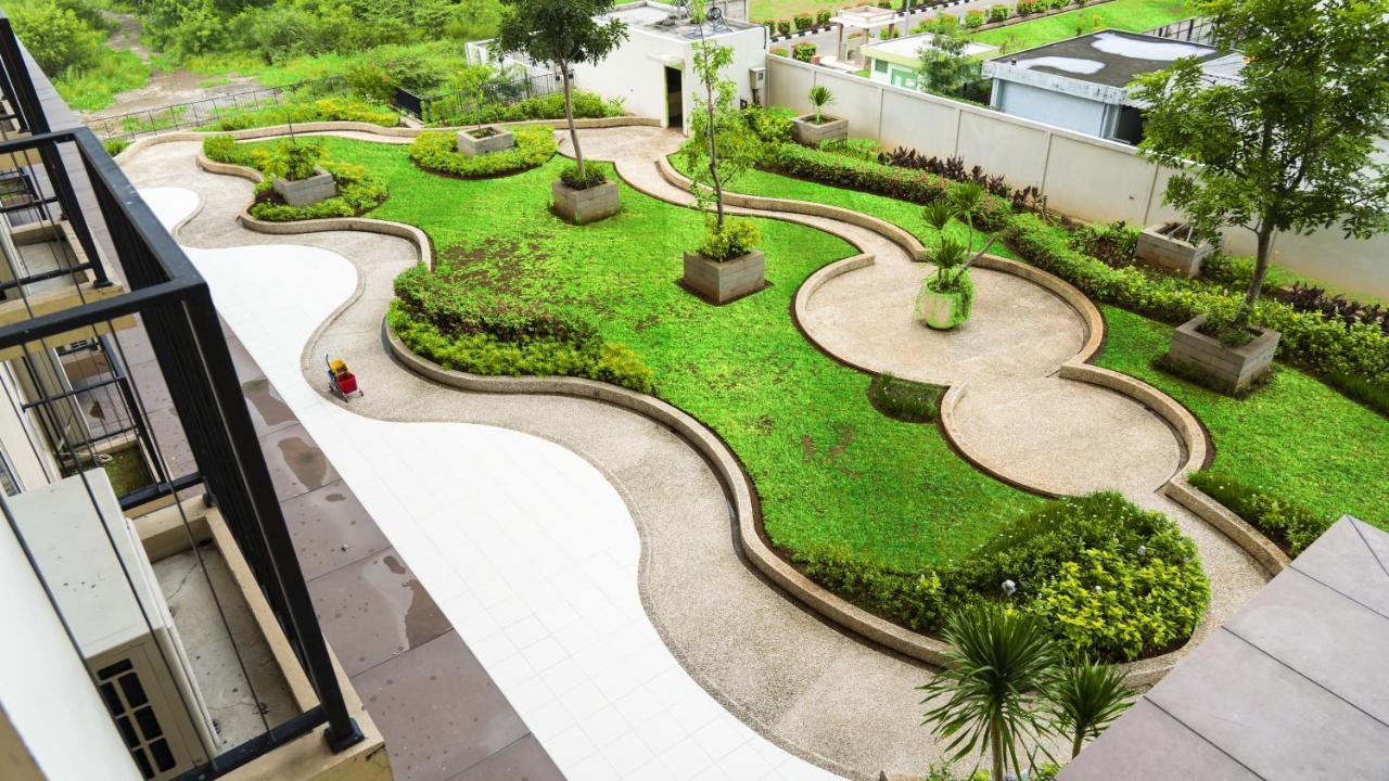 Azalea Suites Cikarang By Jayakarta Group Exteriör bild