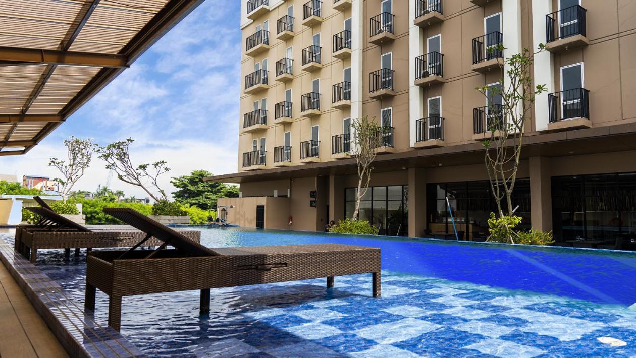 Azalea Suites Cikarang By Jayakarta Group Exteriör bild