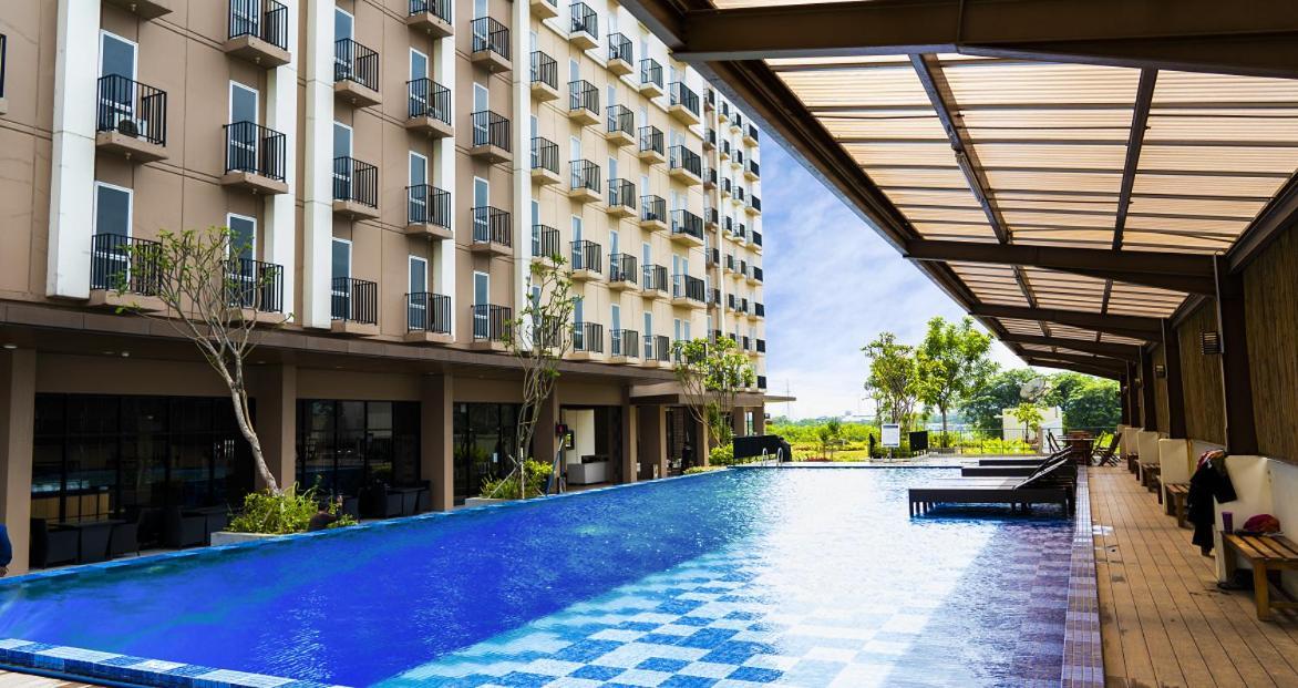 Azalea Suites Cikarang By Jayakarta Group Exteriör bild