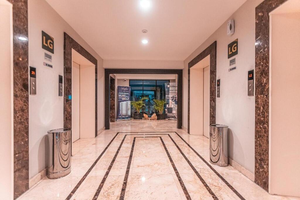 Azalea Suites Cikarang By Jayakarta Group Exteriör bild